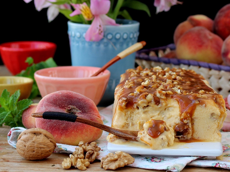Receita de gelado de pêssego com doce de leite e nozes com Ovo Inteiro dovo